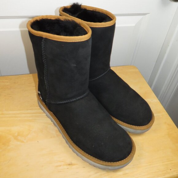 UGG Women’s Classic Short Boots Black Suede Rustic Weave S/N 1094330 Size 8 - Picture 1 of 8